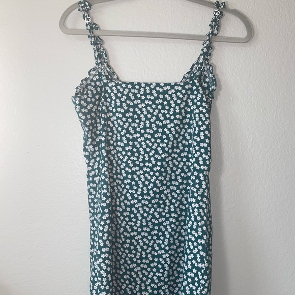 **SOLD ON D E P O P green ditsy cami mini dress - Picture 5 of 6